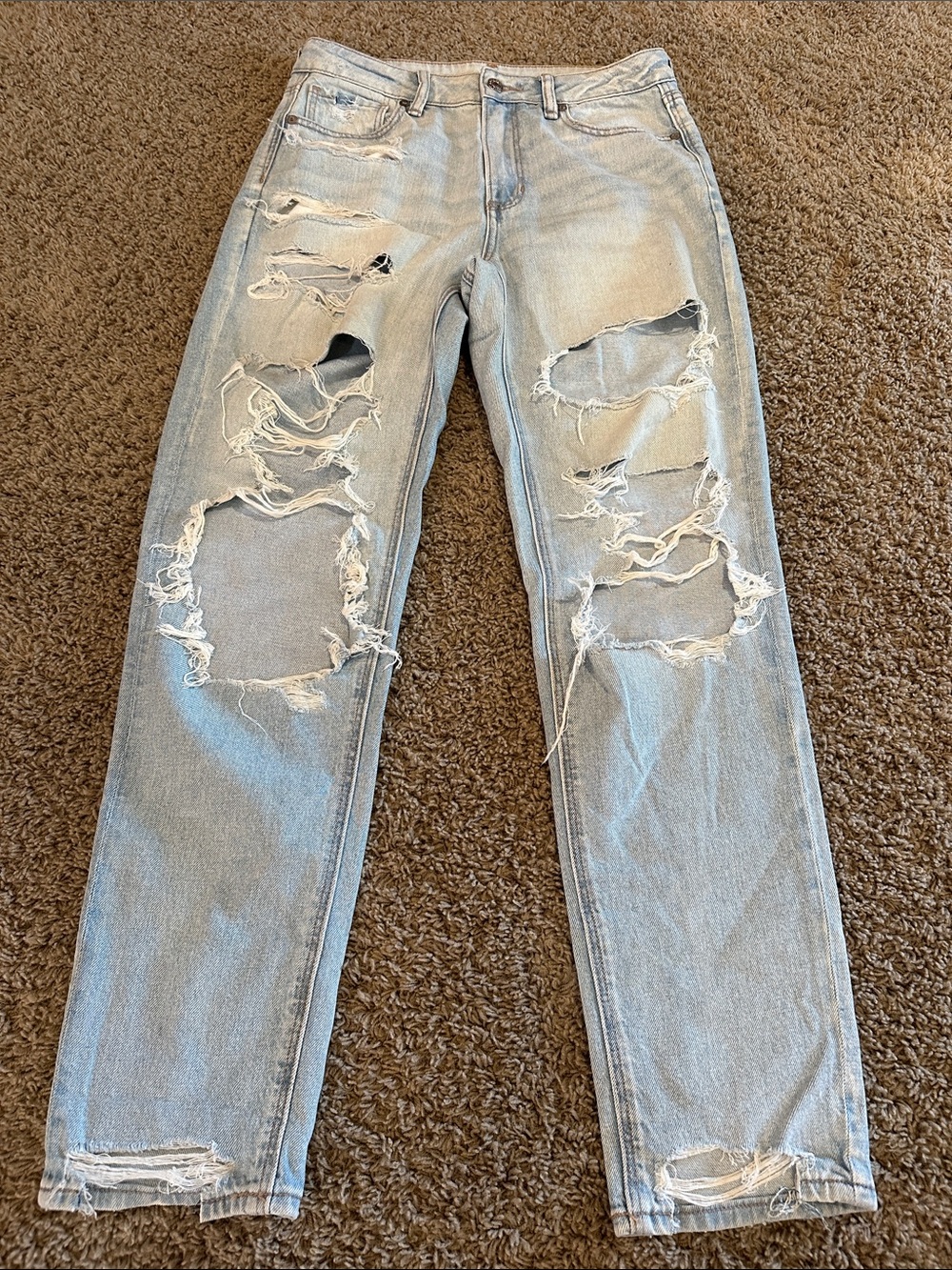 American Eagle Mom Jean Light Wash Distressed Ripped Jeans Sz 8 long